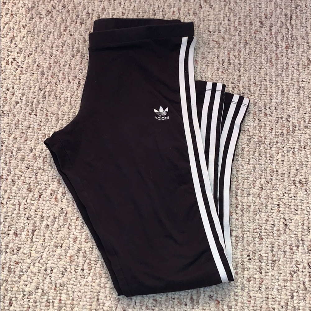 black 3 stripe adidas leggings!
